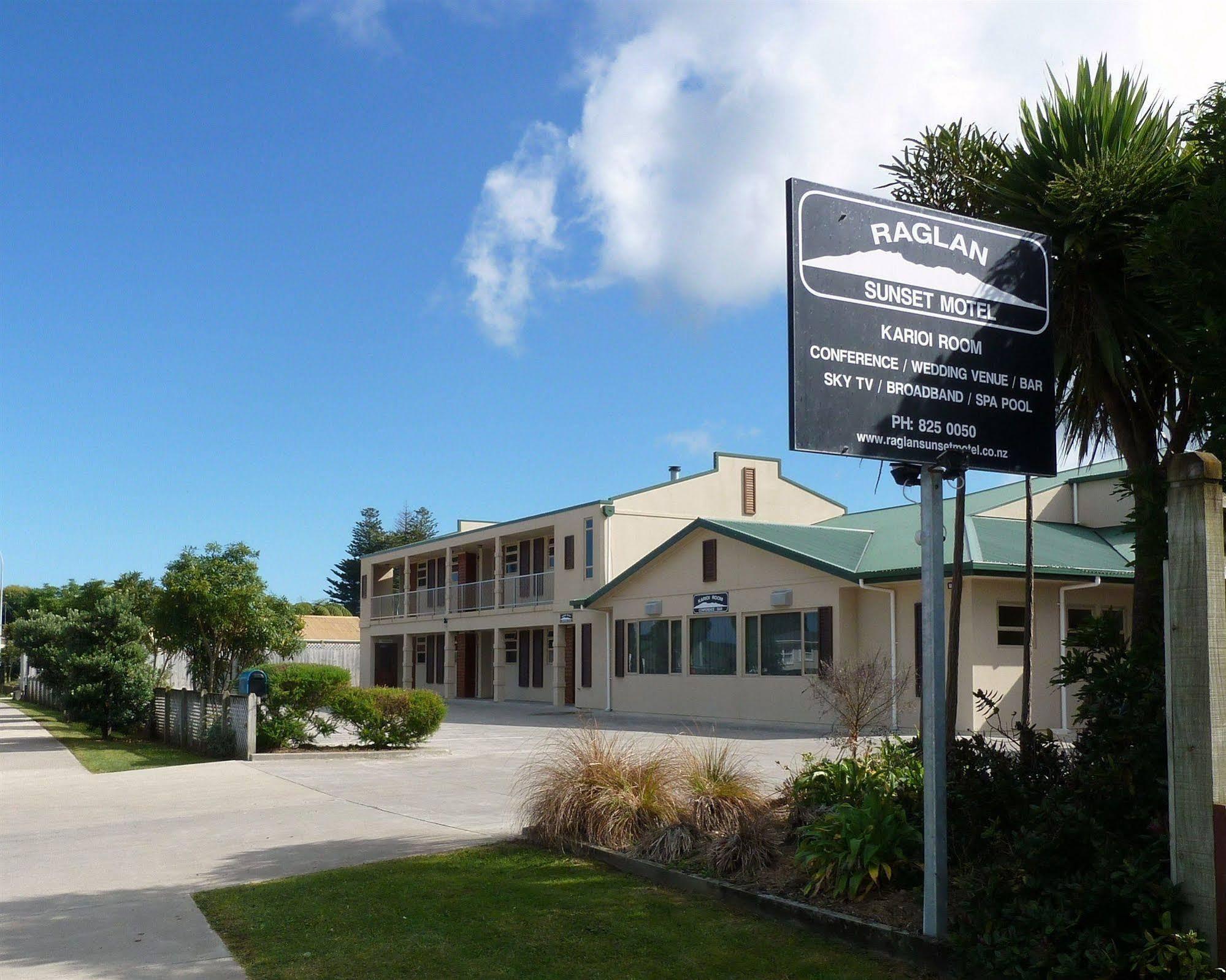 Raglan Sunset Motel And Conference Venue Exteriör bild